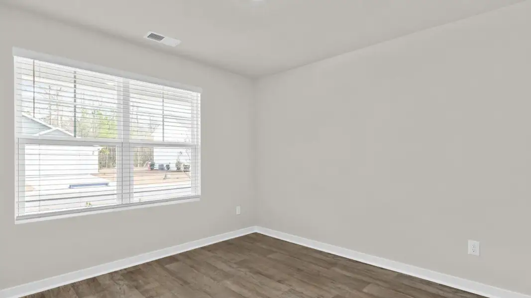 Spacious, unfurnished interior of a new home in Vineyard Trail, Jacksonville (Image 19).