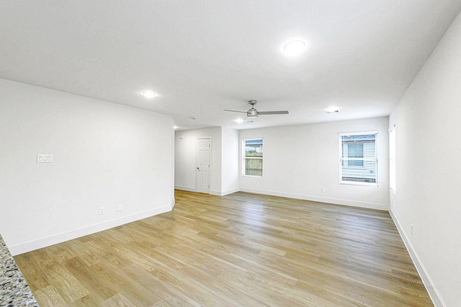 Spacious, unfurnished interior of a new home in , Hempstead (Image 14).