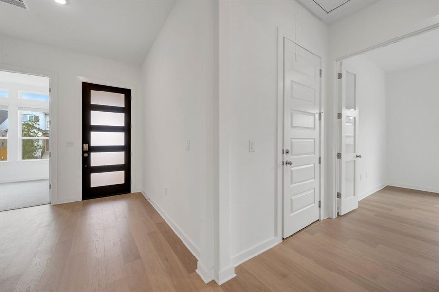 Spacious, unfurnished interior of a new home in Cedar Brook, Leander (Image 10).