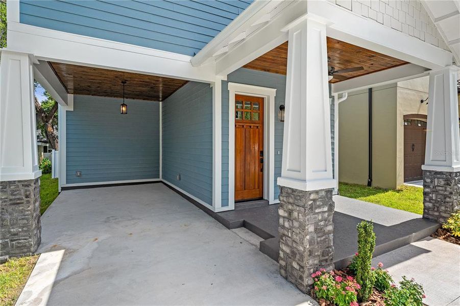 Exterior details and patio area of a home in , Tampa (Image 4).