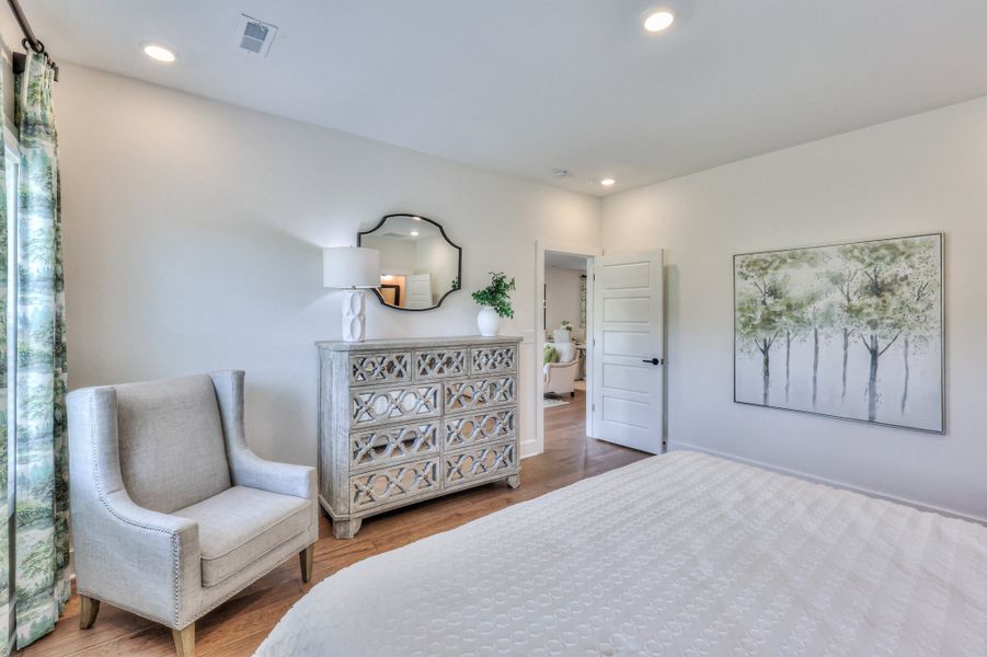 *Furnished model home example. Selections & finishes may vary. *Furnished model home example. Selections & finishes may vary.