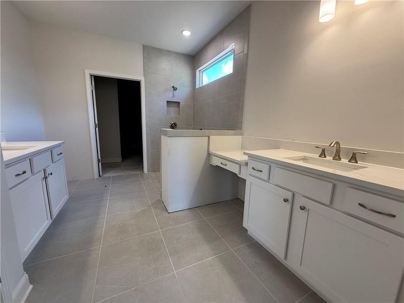 Furnished interior view inside a new home in Echols Farm, Hiram (Image 10).