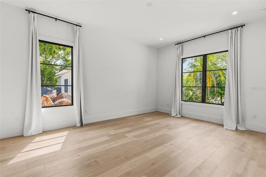 Spacious, unfurnished interior of a new home in , Winter Park (Image 39).