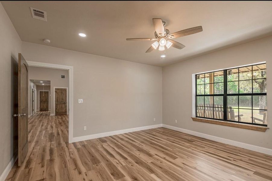 Spacious, unfurnished interior of a new home in , Groveton (Image 18).