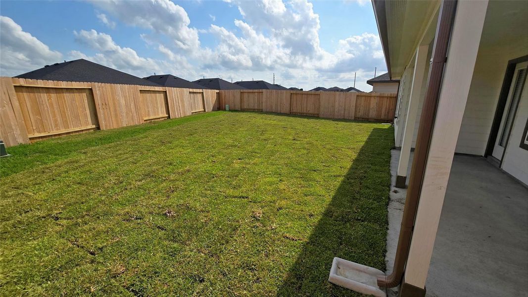 Exterior details and patio area of a home in Caldwell Ranch, Rosharon (Image 3).