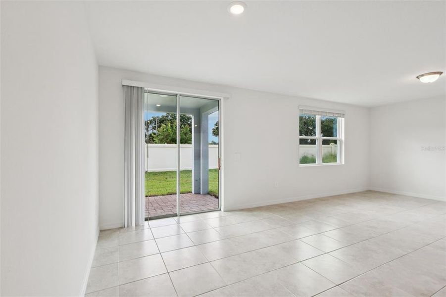 Spacious, unfurnished interior of a new home in Bradbury Creek - Signature Series, Haines City (Image 30).
