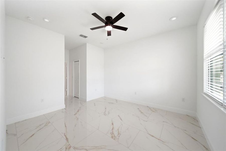 Spacious, unfurnished interior of a new home in , Palm Bay (Image 16).