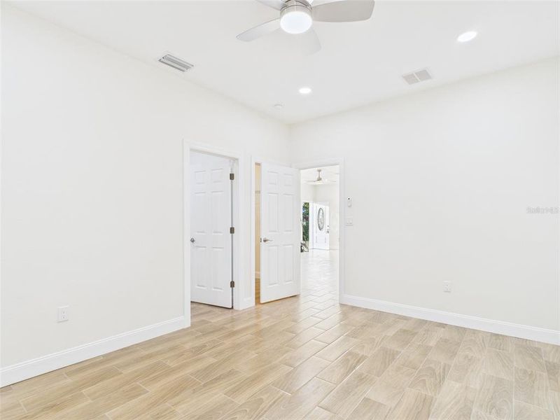 Spacious, unfurnished interior of a new home in , Fort Meade (Image 11).