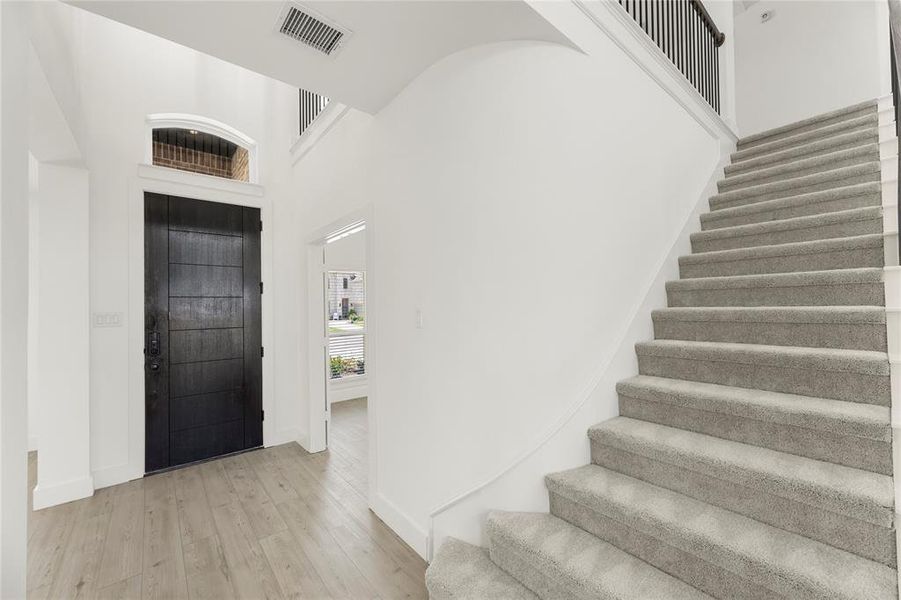 03. 1032 Meadowlark - Entry