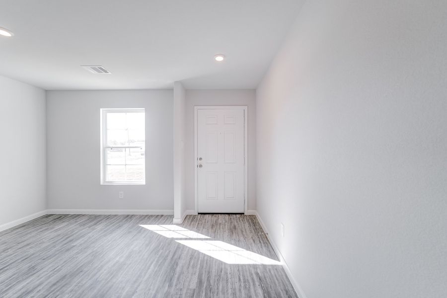 Spacious, unfurnished interior of a new home in Splawn Ranch, Killeen (Image 16).
