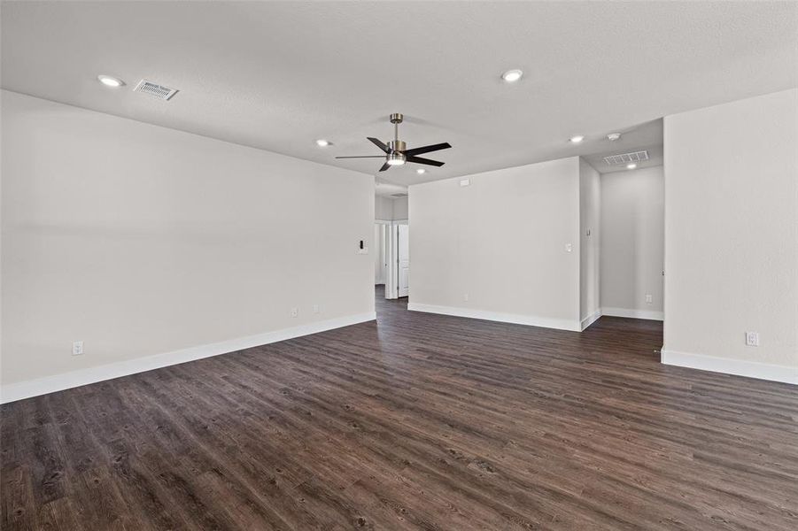 Spacious, unfurnished interior of a new home in , Granbury (Image 22).