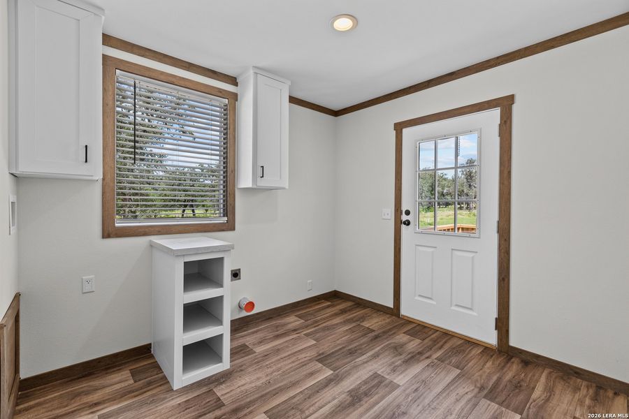Spacious, unfurnished interior of a new home in , La Vernia (Image 13).