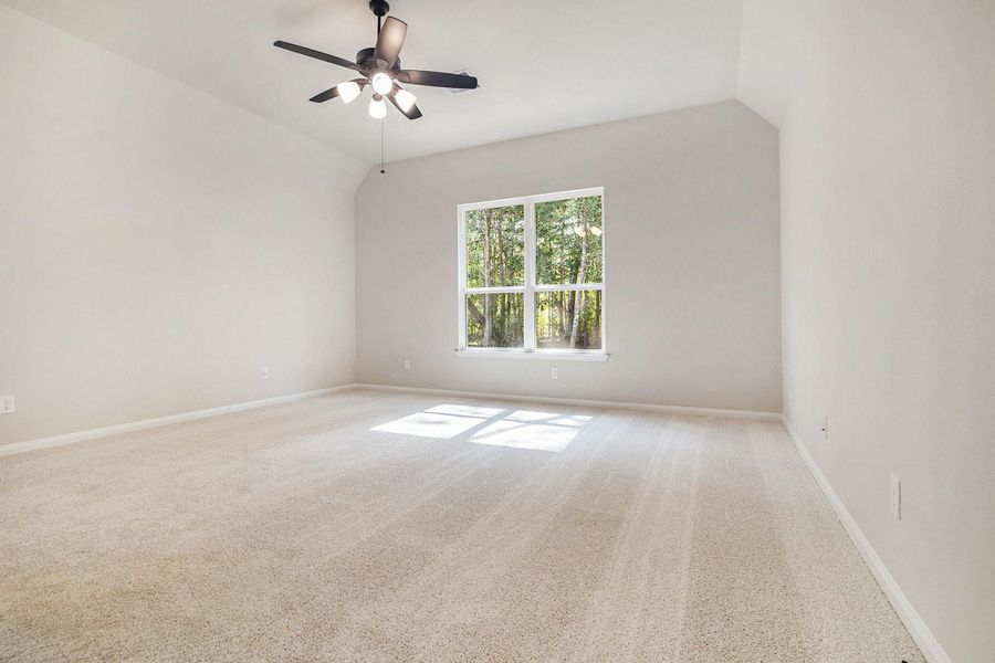 Spacious, unfurnished interior of a new home in Encino Estates, Dayton (Image 25).