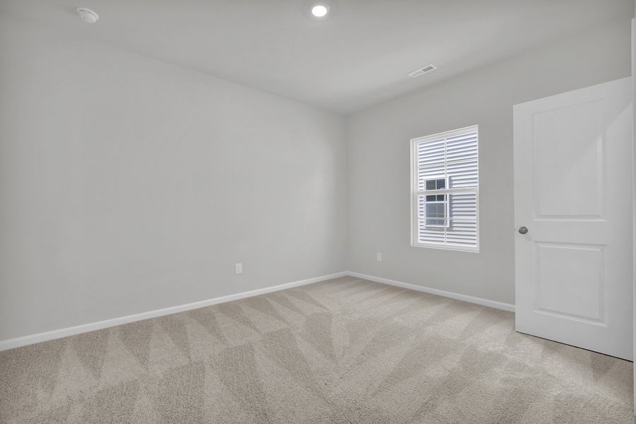 Spacious, unfurnished interior of a new home in River Tide Farms, Bolivia (Image 22).