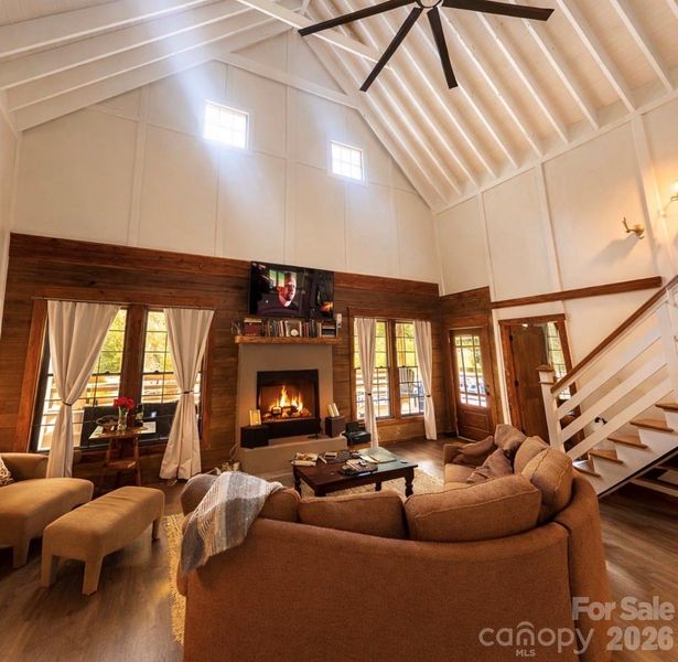 Community amenities in , Saluda (Image 10).