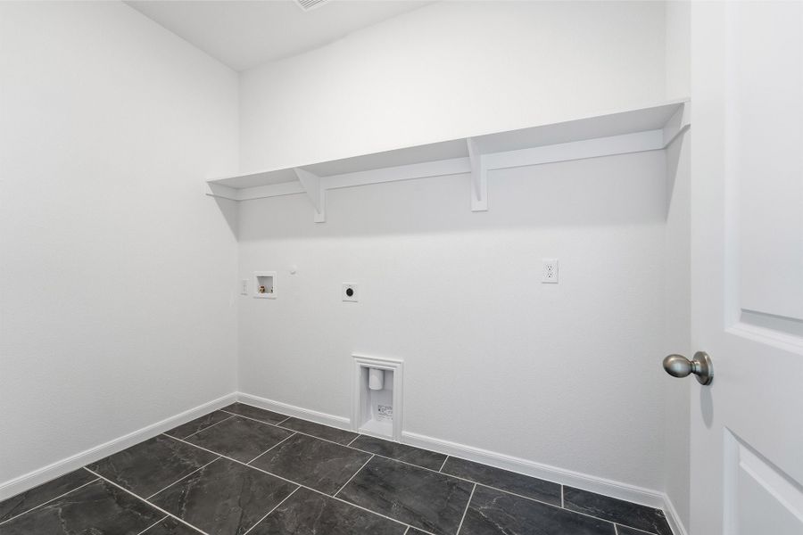 Spacious, unfurnished interior of a new home in Saddlebrook Estates, Waxahachie (Image 52). Spacious, unfurnished interior of a new home in Saddlebrook Estates, Waxahachie (Image 52).
