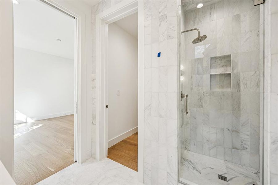 Spacious, unfurnished interior of a new home in , Dallas (Image 39).