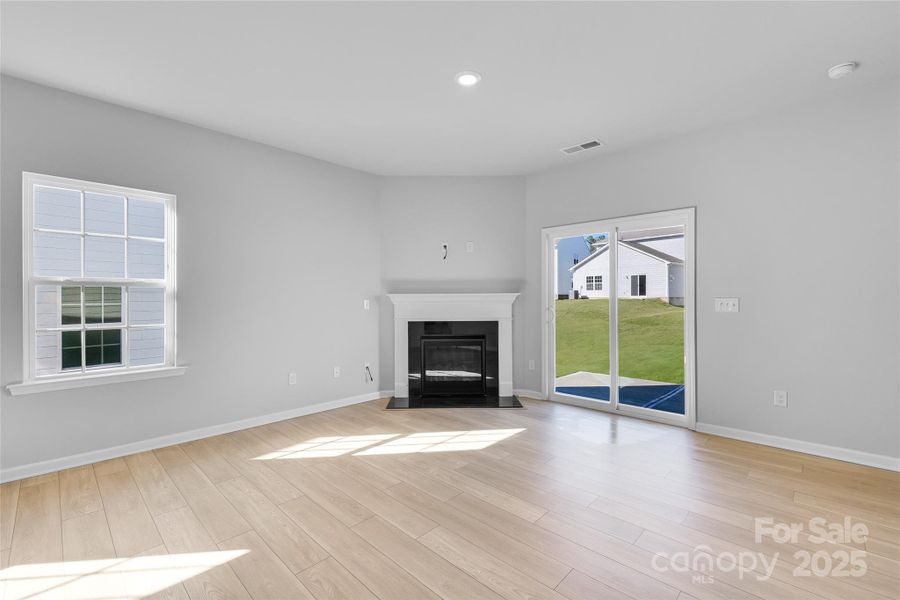 Spacious, unfurnished interior of a new home in Redhawk: Walk, Belmont (Image 21).