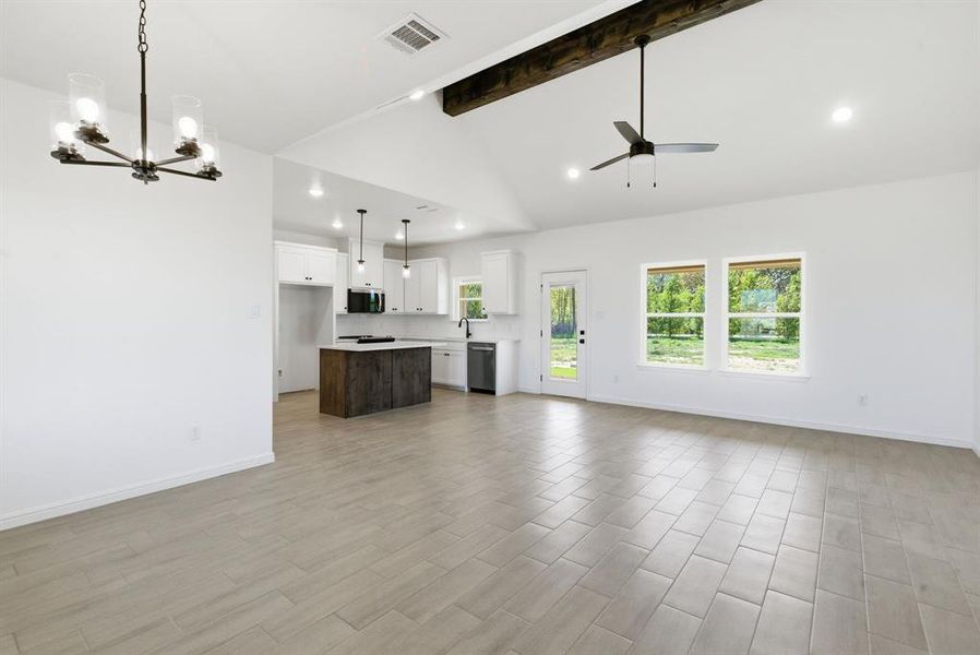 Spacious, unfurnished interior of a new home in , Lipan (Image 13).