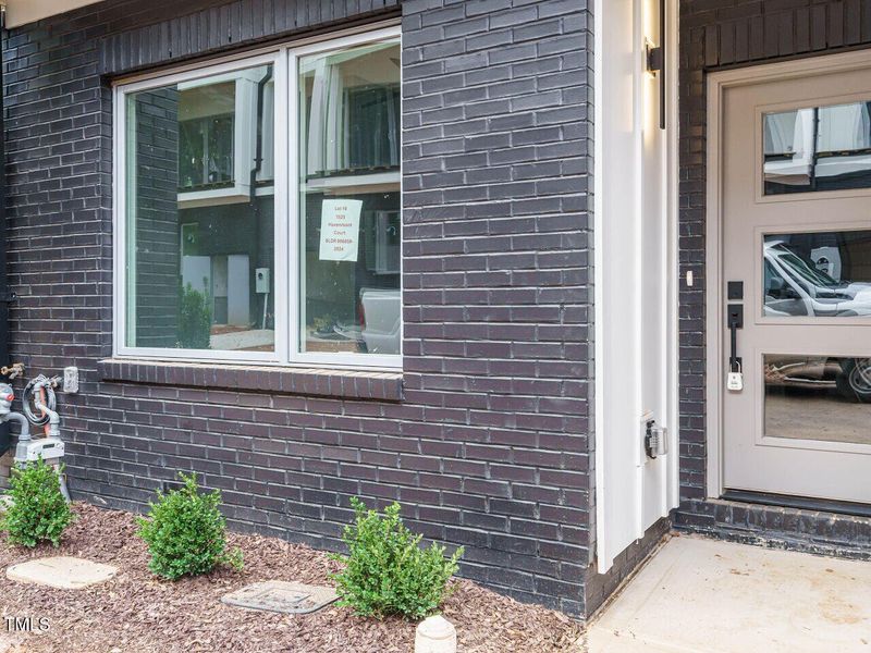 003-1280x960-front-porch