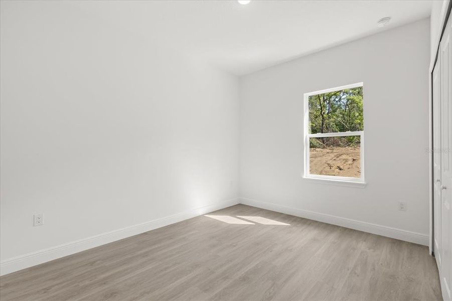 Spacious, unfurnished interior of a new home in , Dunnellon (Image 10).