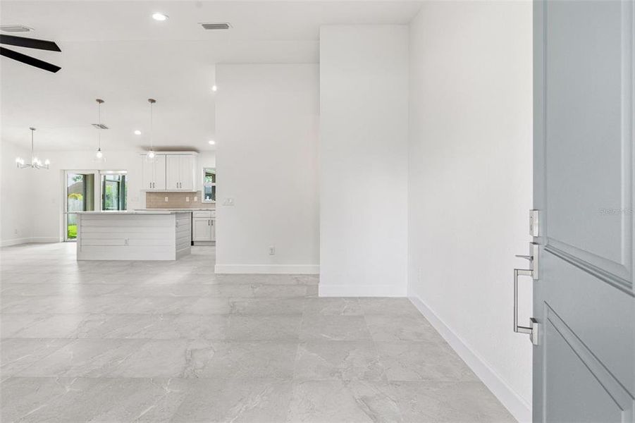 Spacious, unfurnished interior of a new home in , Englewood (Image 18).