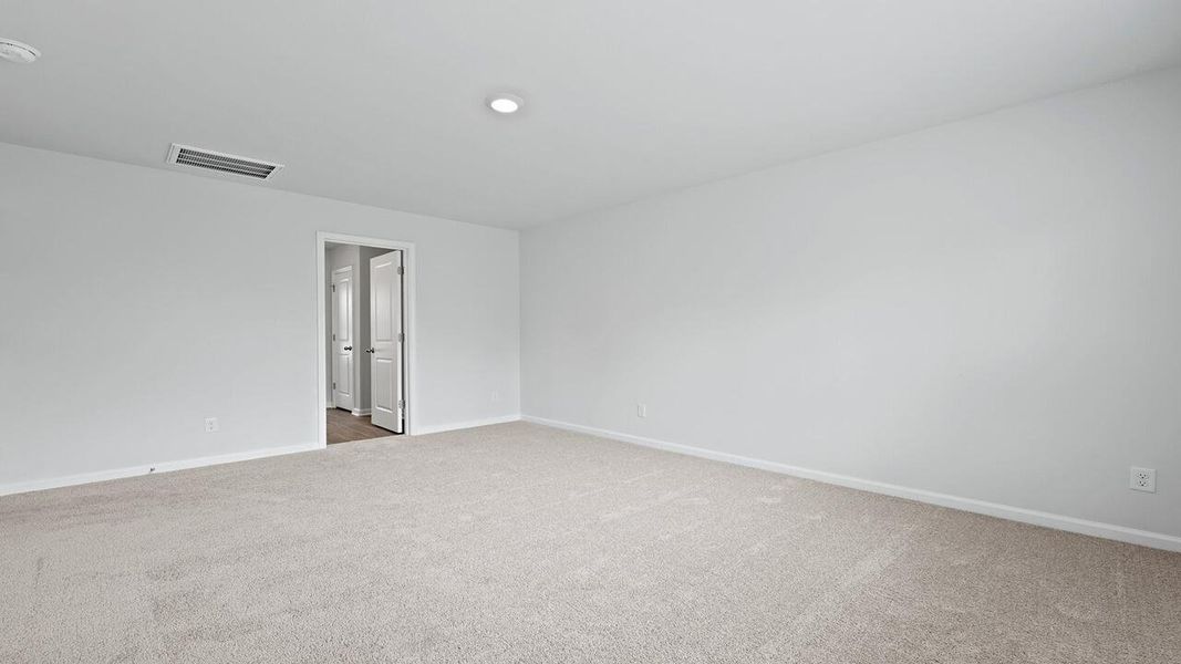 Spacious, unfurnished interior of a new home in Sheep Island, Summerville (Image 20).