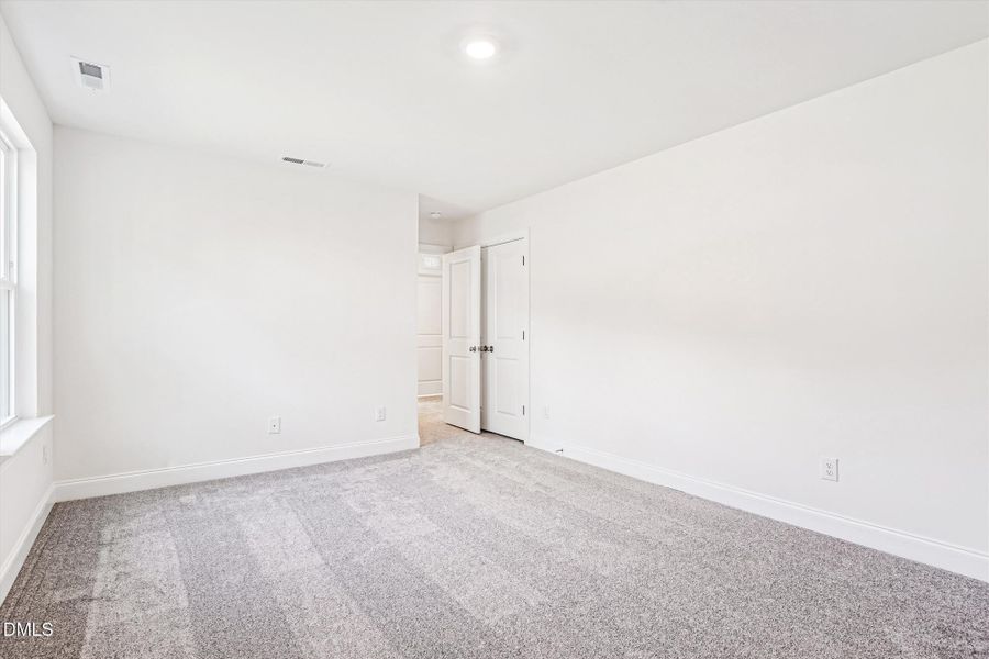 Fontana - BTS 19 - interiors-bedroom 3-_