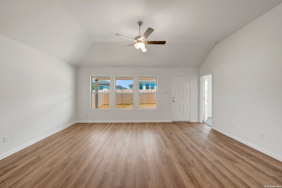 Spacious, unfurnished interior of a new home in Greenspoint Heights, Seguin (Image 16).