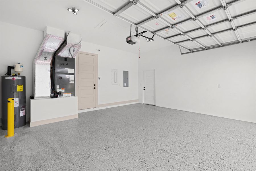 Spacious, unfurnished interior of a new home in , Port St. Lucie (Image 23).