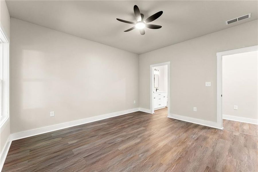 Spacious, unfurnished interior of a new home in , Jefferson (Image 33).