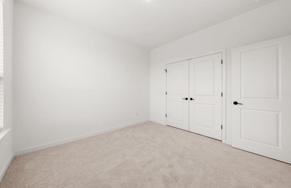 Spacious, unfurnished interior of a new home in Sunfield, Buda (Image 22).