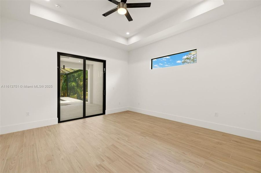 Spacious, unfurnished interior of a new home in , Naples (Image 39).