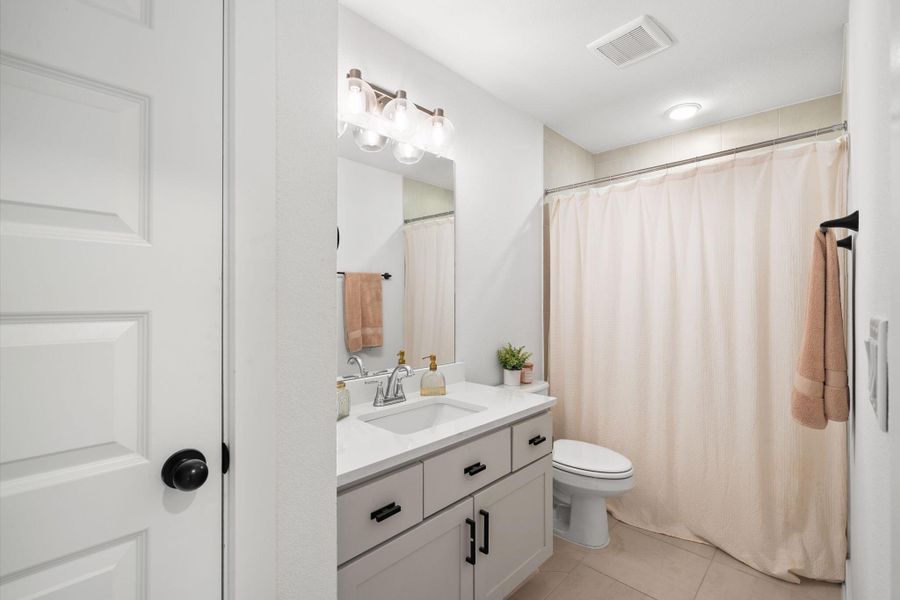 Furnished interior view inside a new home in Sweetwater - 60', Austin (Image 29).