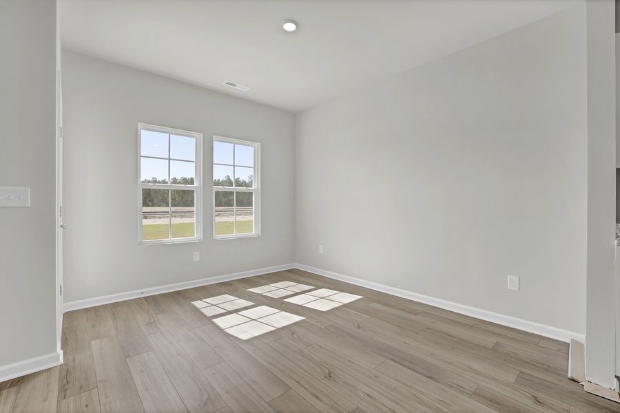 Spacious, unfurnished interior of a new home in River Tide Farms, Bolivia (Image 15).