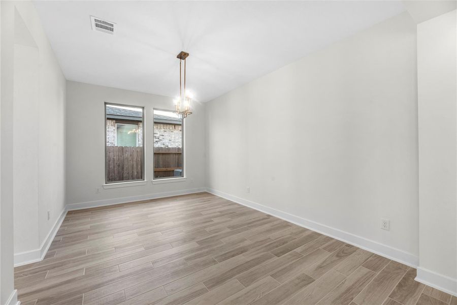 Spacious, unfurnished interior of a new home in Lago Mar, Texas City (Image 12).