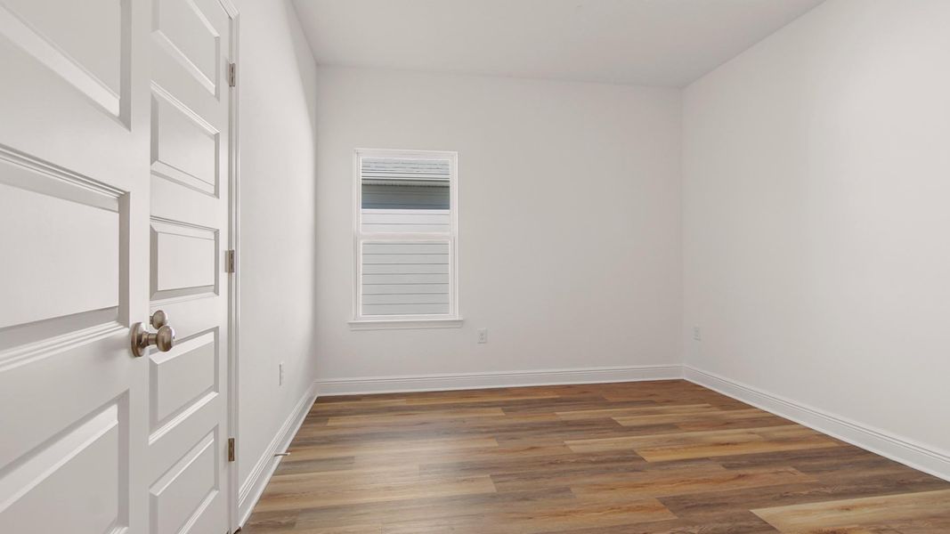 Spacious, unfurnished interior of a new home in Bayside at Ward Creek, Panama City Beach (Image 24).