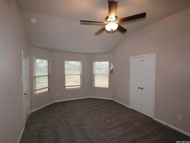 Spacious, unfurnished interior of a new home in Jordan's Ranch, San Antonio (Image 20).
