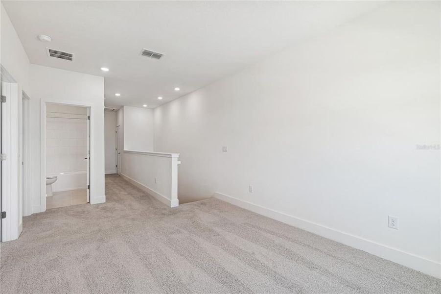 Spacious, unfurnished interior of a new home in North River Ranch – Townhomes, Parrish (Image 29).