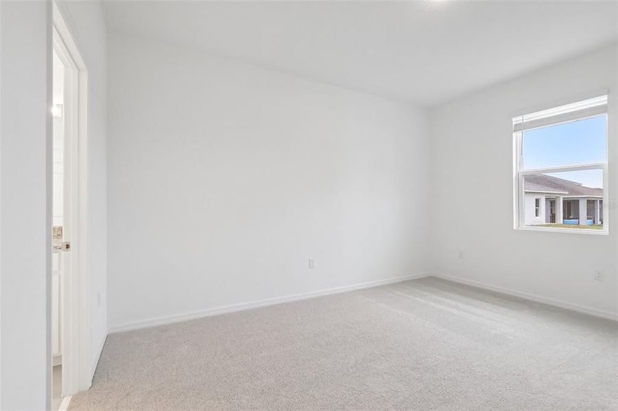 Spacious, unfurnished interior of a new home in Eagletail Landings, Howey-in-the-Hills (Image 17).