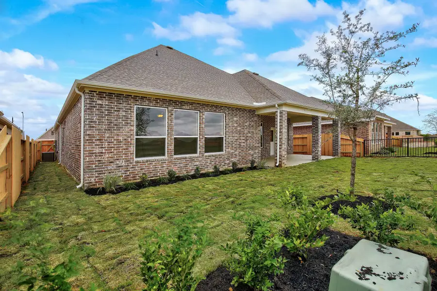 Representative exterior details of a home built from the The Grayden by David Weekley Homes in Sundance Cove Lakeside, Crosby (Image 4).