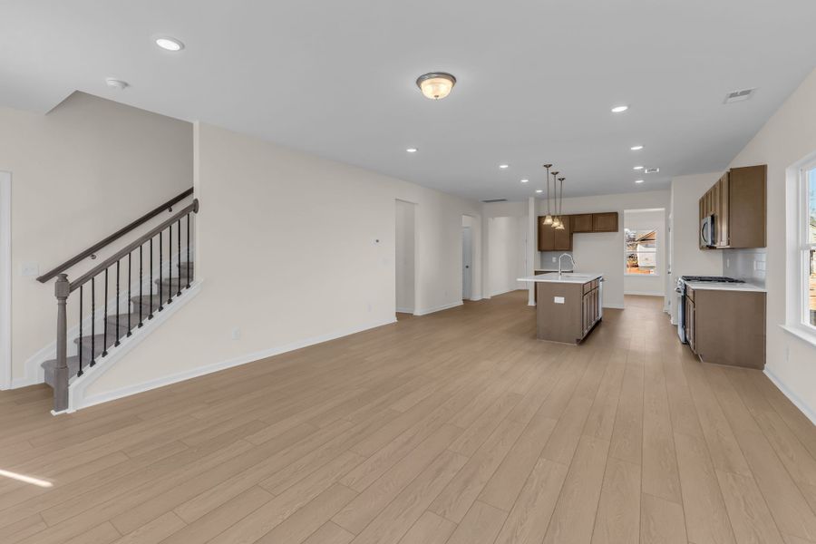 Spacious, unfurnished interior of a new home in Hampshire Hills, Columbia (Image 20).