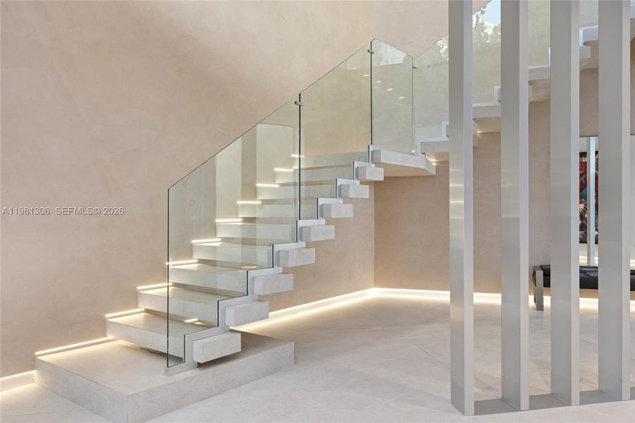 Spacious, unfurnished interior of a new home in , Hallandale Beach (Image 27).