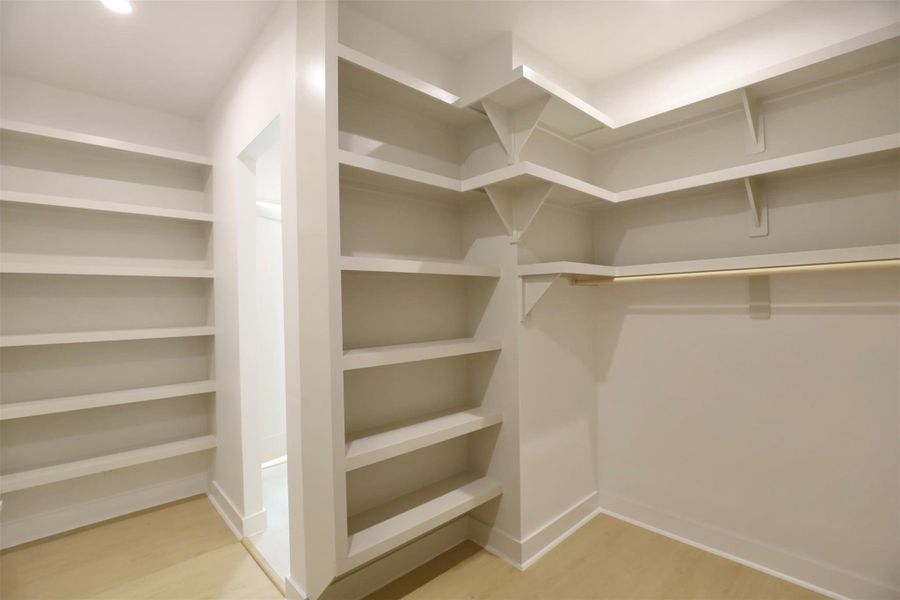 Spacious, unfurnished interior of a new home in , Houston (Image 28).