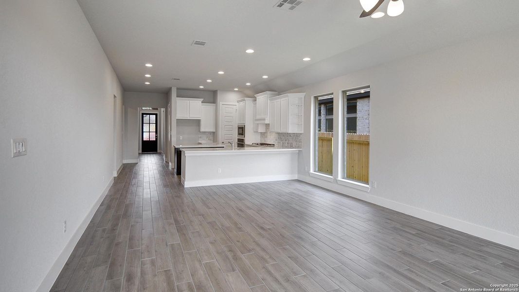 Spacious, unfurnished interior of a new home in Kallison Ranch 45', San Antonio (Image 18).