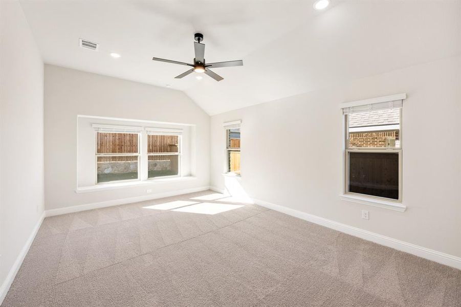 Spacious, unfurnished interior of a new home in Creekview Meadows, Pilot Point (Image 39).