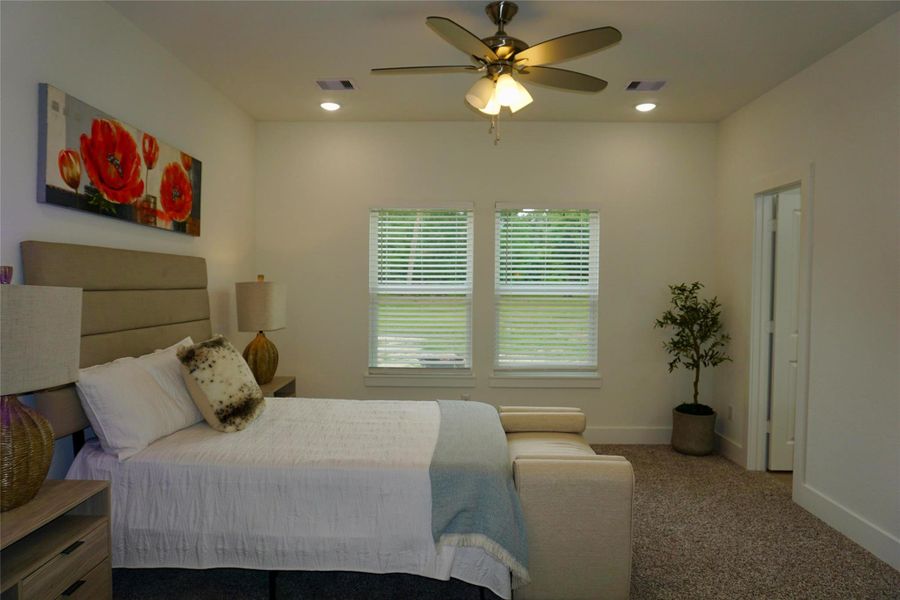 Furnished interior view inside a new home in , Hempstead (Image 27).