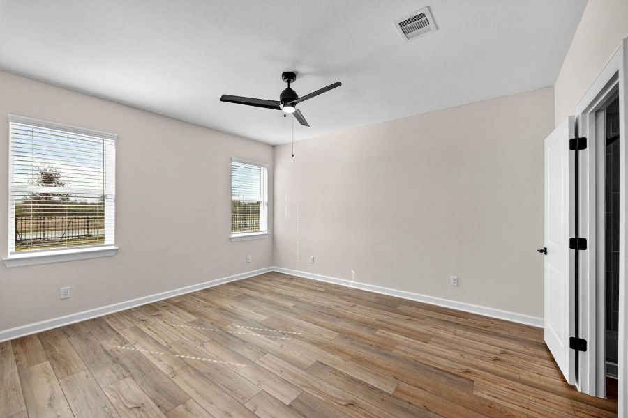 Spacious, unfurnished interior of a new home in Sunterra, Katy (Image 12).