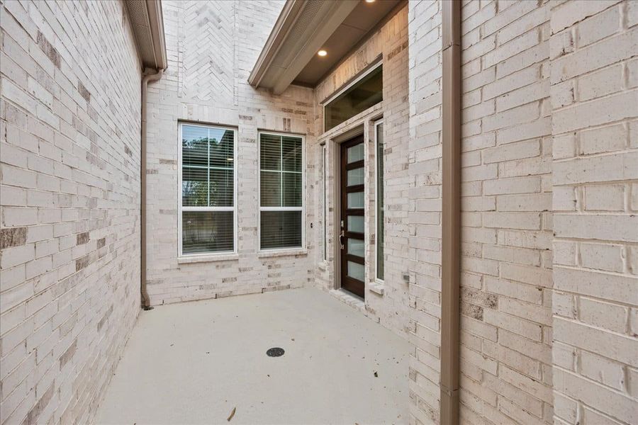 Exterior details and patio area of a home in Meyer Ranch, New Braunfels (Image 19).