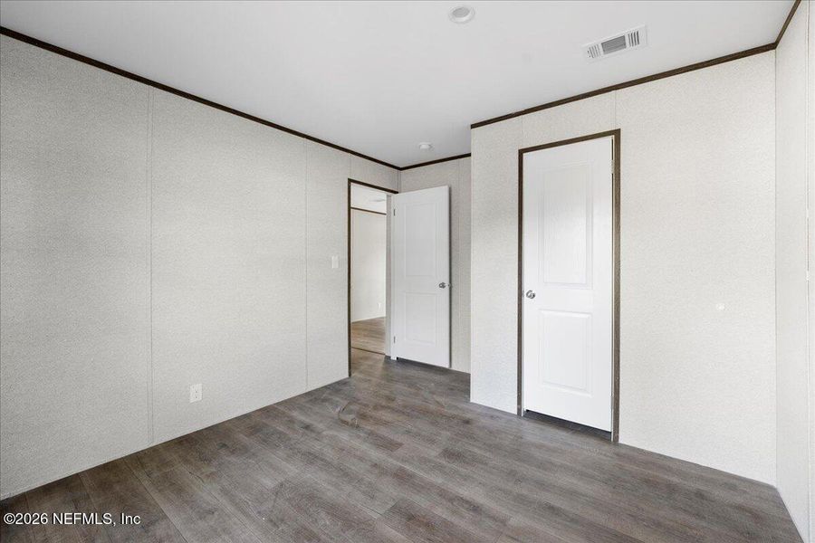 Spacious, unfurnished interior of a new home in , Palatka (Image 12).